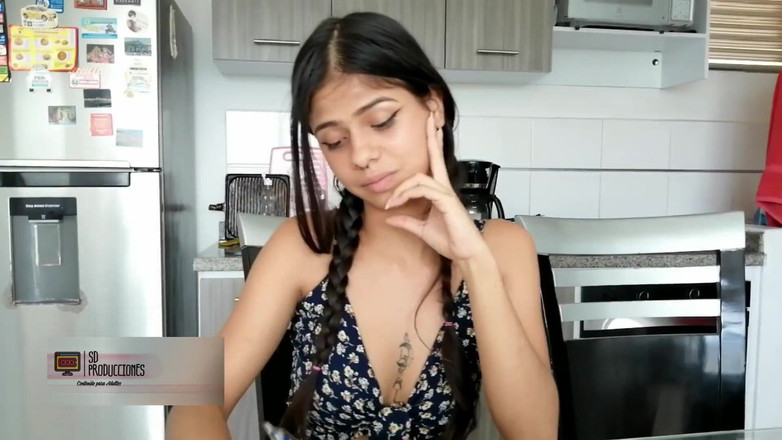 Britany: 帮我做作业，你会得到我紧致的阴户！你会喜欢的！西班牙色情