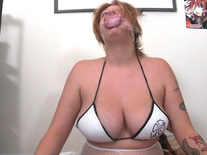 Selfgags classic: Tバックは口に何本入りますか?