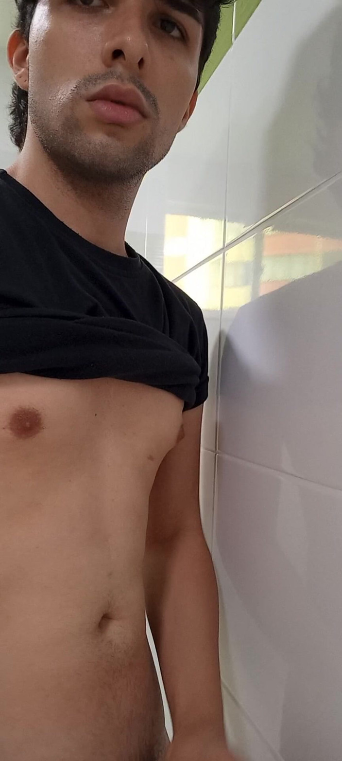 Diego_latinboy: Fetysz łazienka złoty deszcz prysznic spust