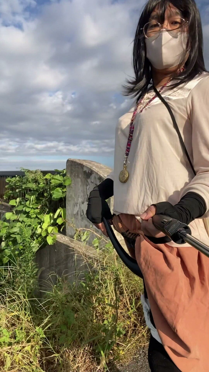 megu2002: No. 332 a Walk with an Electric Massager