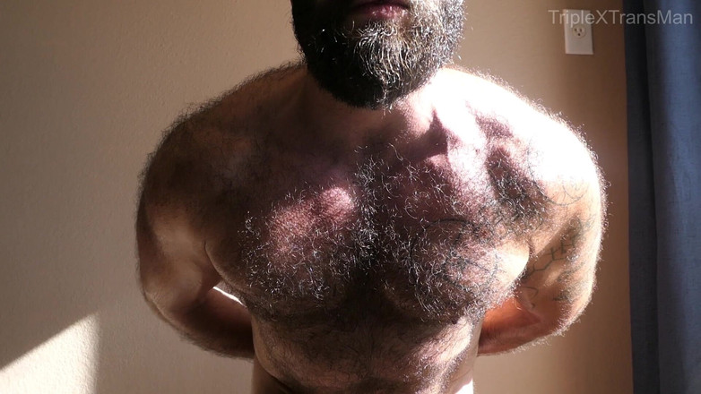 TripleXTransMan: 侵略性的变性男性身体崇拜