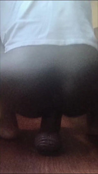 Femboy dipendente grande nero ha orgasmi scoreggia cremosi