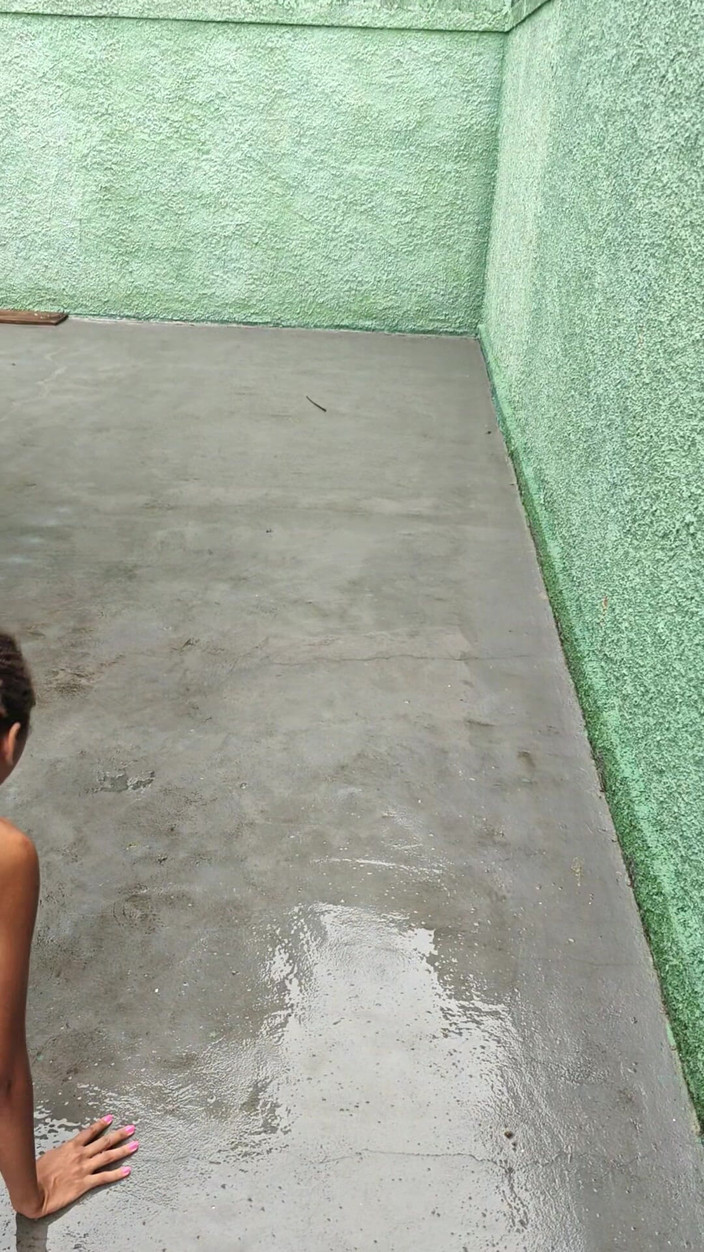 Lily Slav: Hewan peliharaan penurut diajak jalan-jalan dan makan makanan ringan di...