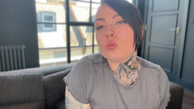 Miss Valentina: 자신의 정액에서 살아남기