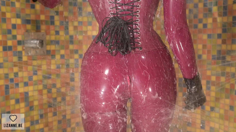 Lizanne: Big Plums Showering