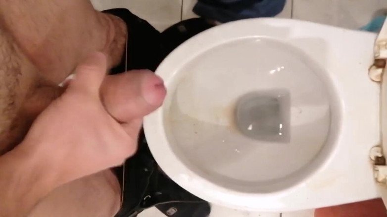 LuizasSlave: Sikanie i spuszczanie w toalecie