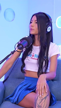 Latina Puta Janared Faz Sexo Lésbico Com Sua Amiga, Rasgando Seu Cu Com Uma Simulação De Sexo!