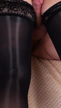 Vidéo 75 personnalisée - Le sexe maison et la cuisse se terminent sur les cuisses sexy d’Anya *4k 60fps
