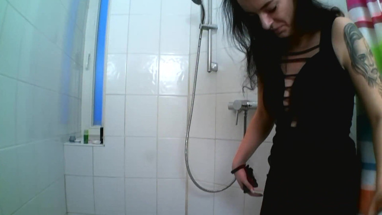 Femdom Austria: Köle erkekler için altın duş