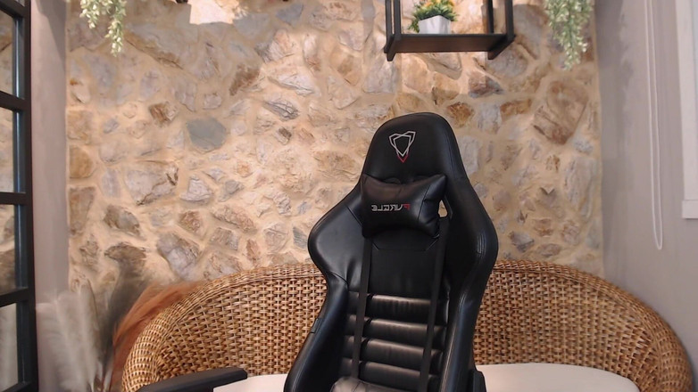 Adhara Hamilton: Sex nahé teenagerky ukazují kundičku na webové kameře