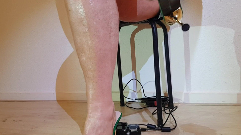 MisS Angel: Sexy tapping in green heels and open toes.