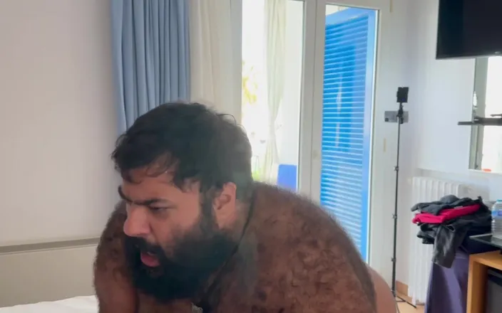 BTrucker77: Semmly Bear Feet in Sitges