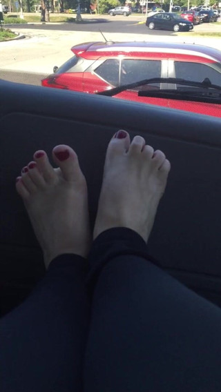 Foxie Roxie: Sexy toes in the car