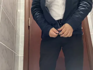Piscio e sega e il bagno del centro commerciale