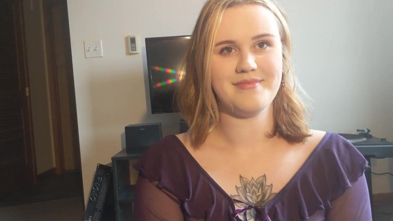 voyeurpervert: Lizzie 1. návštěva bytu