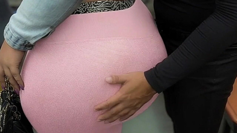 Xprohibidox1: Balaclava grandota obtiene culo en pantalones rosas ajustados y brillantes -...