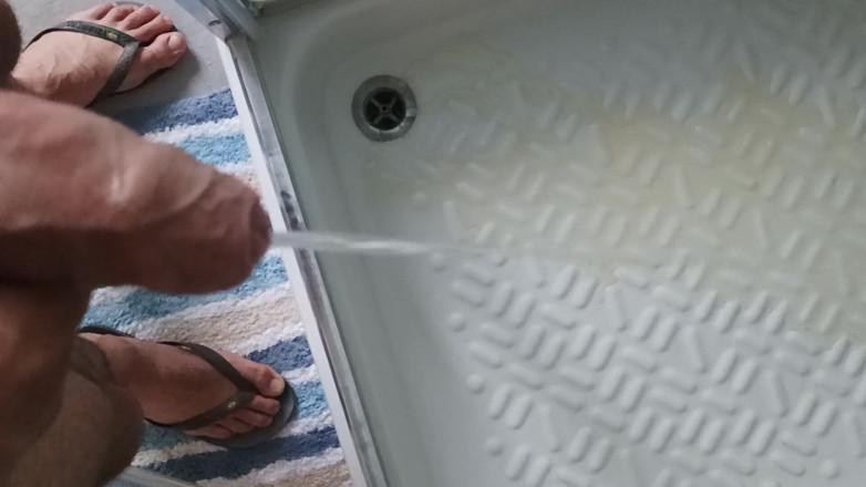 Rob88xxx888: Big dick piss gay toilet