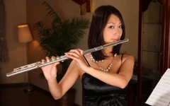 インタビューダブルフェラチオとセクシーな日本人ミュージシャンの女の子と性交