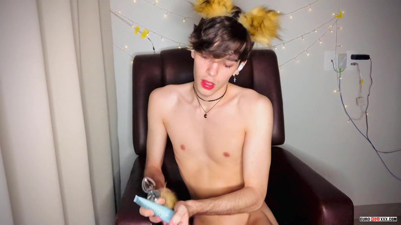 Euro boy xxx: Ein süßer pup mit großem knochen