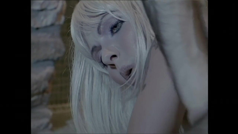 Inhonorof porn: プールでのフェラチオとアナル