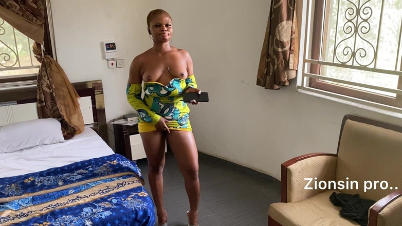 Zion: Gadis kulit hitam paling seksi di Afrika lagi bugil dengan...