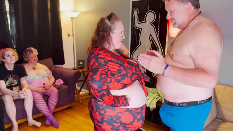 Cliff Media: Vídeo Completo - Game Night Turns Raunchy - Cliff Media Productions