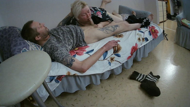 Zona901: 彼女がフェラチオをして精液を飲み込む