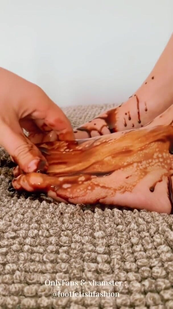 FootFetishFashion: นวดเท้ากับช็อกโกแลต ตอนที่ 1/2