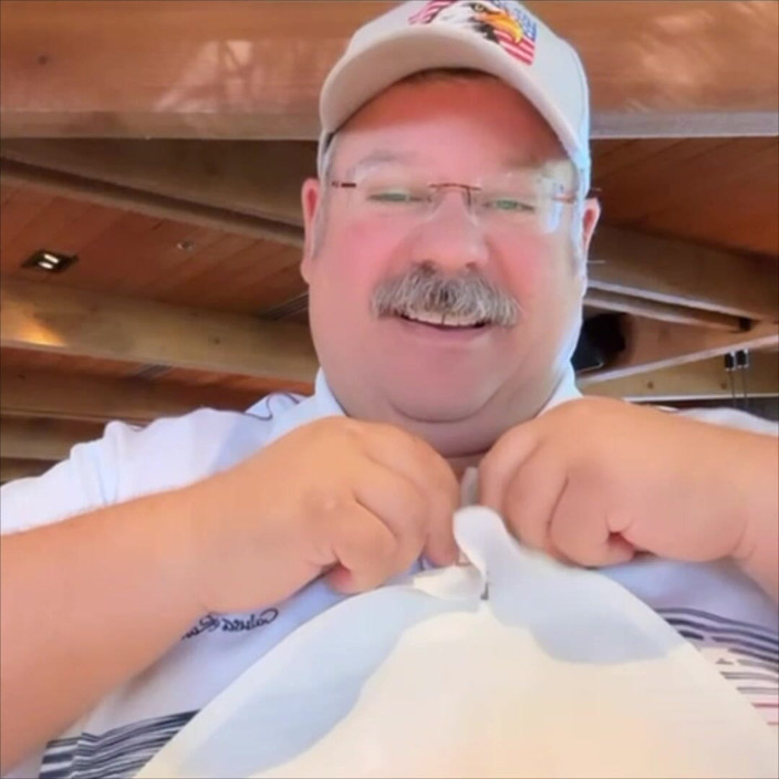 Hand-Free-Daddy-Chub: Golfer bụng bự đã nghỉ hưu người đàn ông lớn tuổi đẹp trai