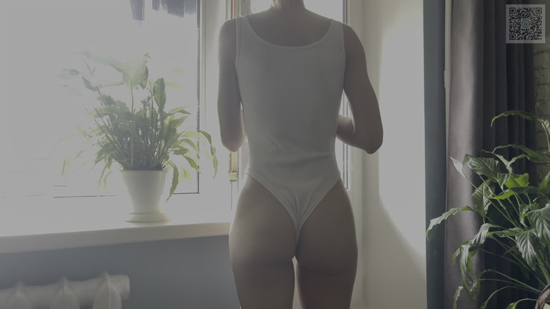 Horny_Ju: Masturbazione rischiosa sul balcone