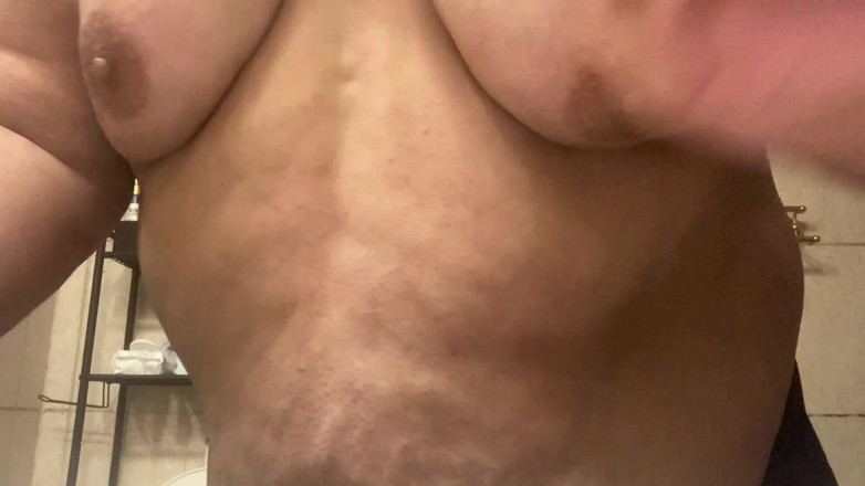 Chubbytits16: 내 자지를 가지고 노는 중