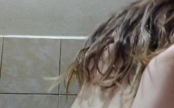 RavenHearth666VIP: 这部视频来自我18岁的时候，我第一次插入一个尺寸l的肛门塞