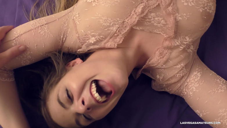 Spungy Gunk Films: Kendra Lynn fica chocada quando o padrasto Gerald goza dentro...