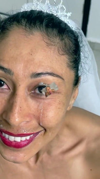 Latina Novia Quiere Que Te Pinte La Cara Con Tu Crema
