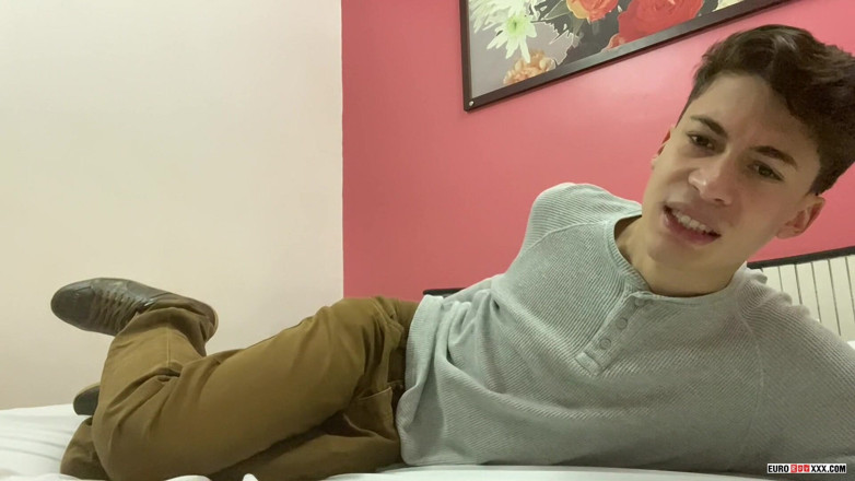 Euro boy xxx: Cute Danny Loves a Wank