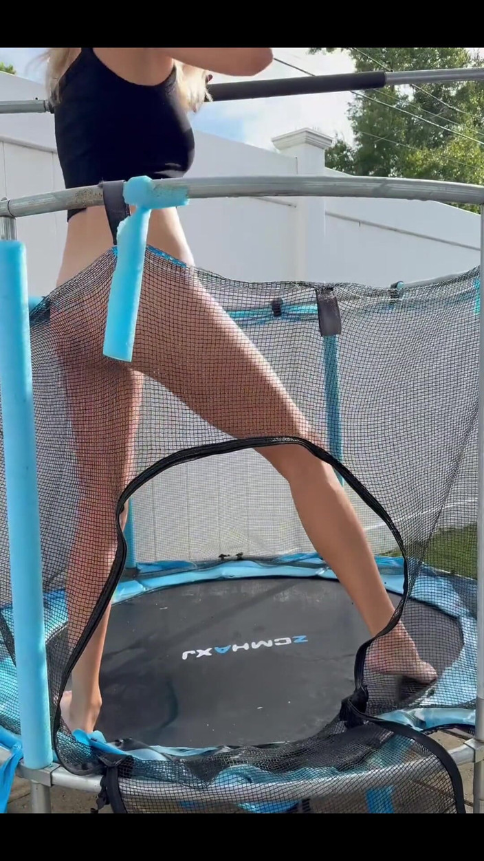 Tiffstreatsxoxo: Peeing While Jumping on the Trampoline