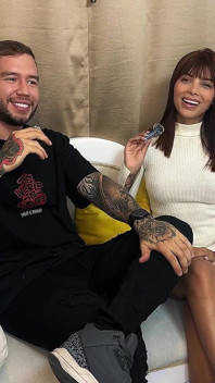 Athenea Rose, Güzel Yüzü Ve Sevimli Kedisi Olan İnce Seksi Bir Kolombiyalı - Brian Evansx