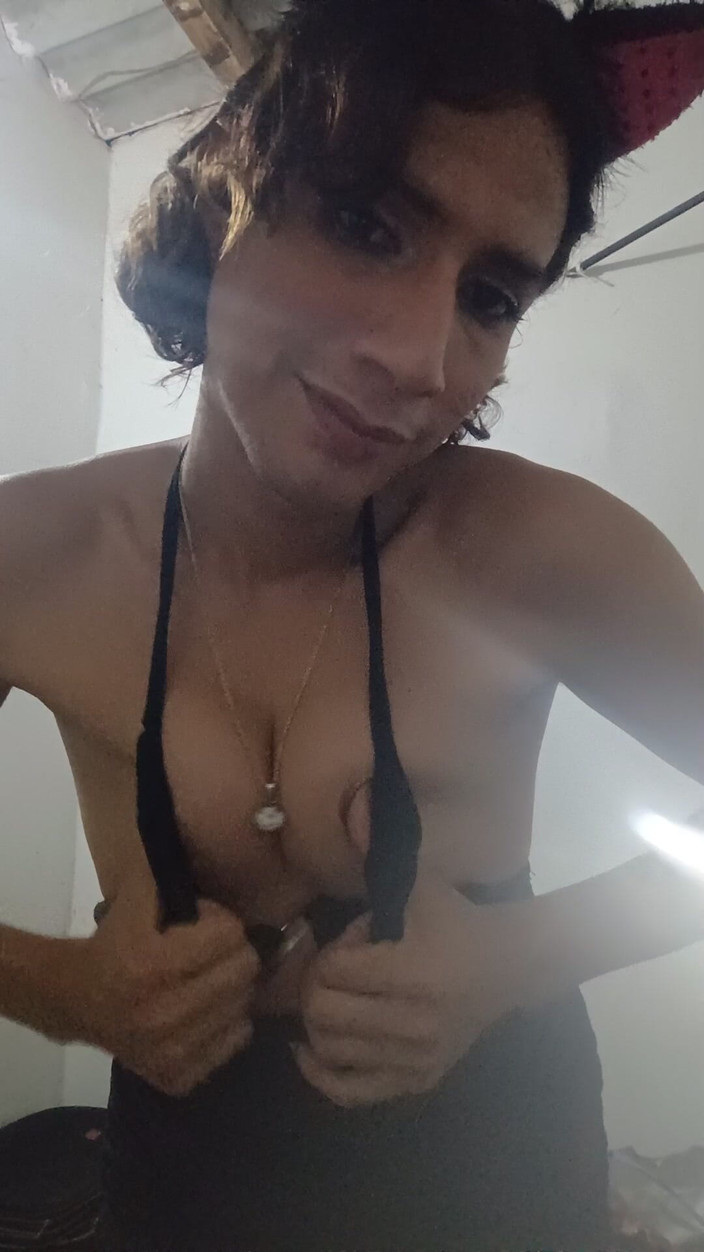 Femboy from Colombia: In Black This Girl Giving Her Dance