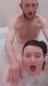 BBW im whirlpool-doggystyle ficken