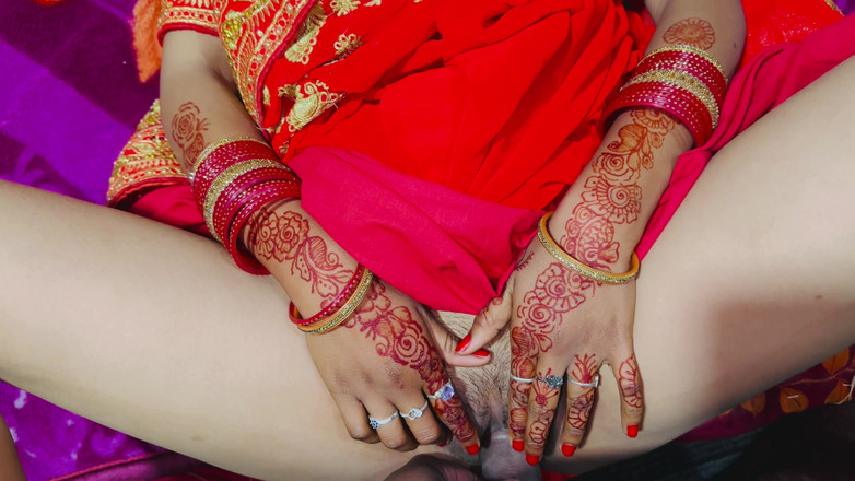 Cutesaritabhabhi: 귀여운 소녀를 하드코어하게 따먹는 Saari