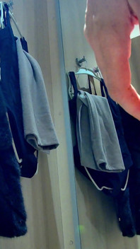 Experimentando roupas e se masturbando em um provador. Ep 12702