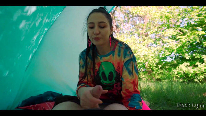 YSP Studio: Hippie cachonda me masturbó gratis en su tienda