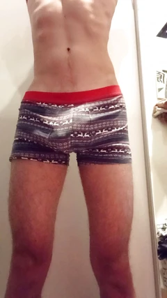 Adam soyunma odasında mastürbasyon yapıyor