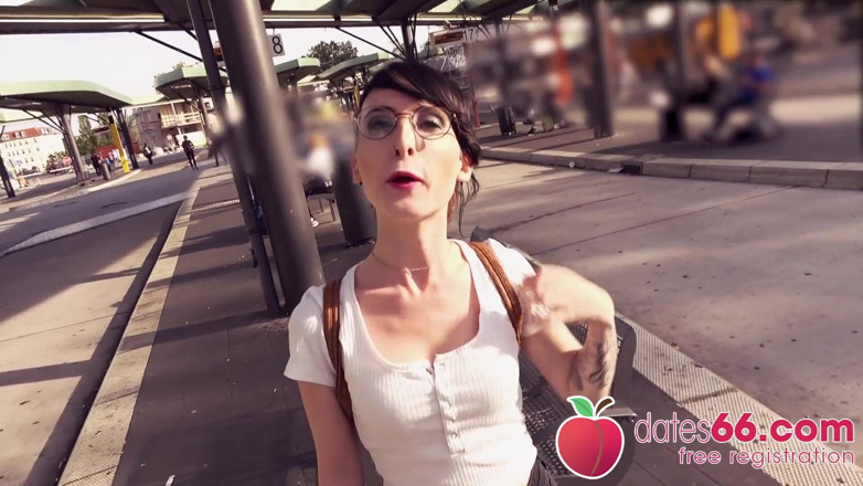 Dates66: Obraznic! Studenta minionă Lou Nesbit futută! (engleză)