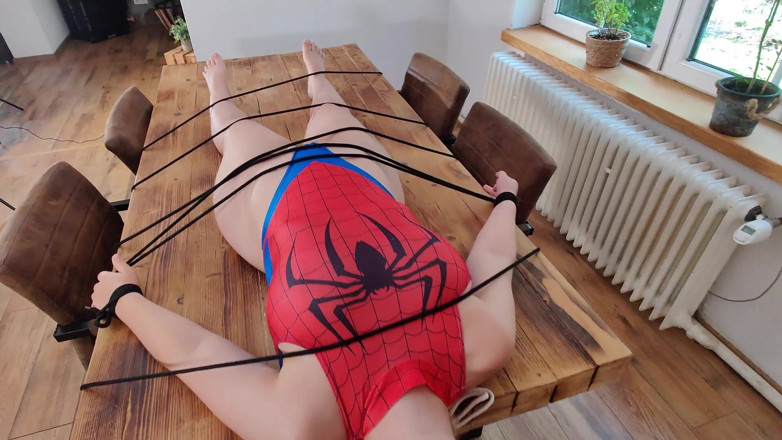 Maja Meer: Spider-Maja bị bắt gặp trên web và đụ mạnh!