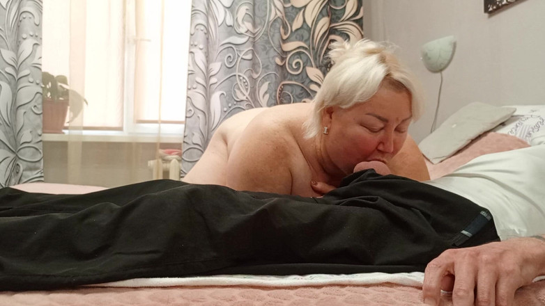 Zona901: Blowjob ghairah dengan pancutan mani dalam mulut ibu tiri