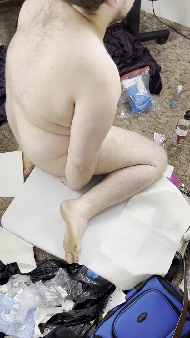 Chubbybidude: Pria gemuk mencoba menunggangi dildo