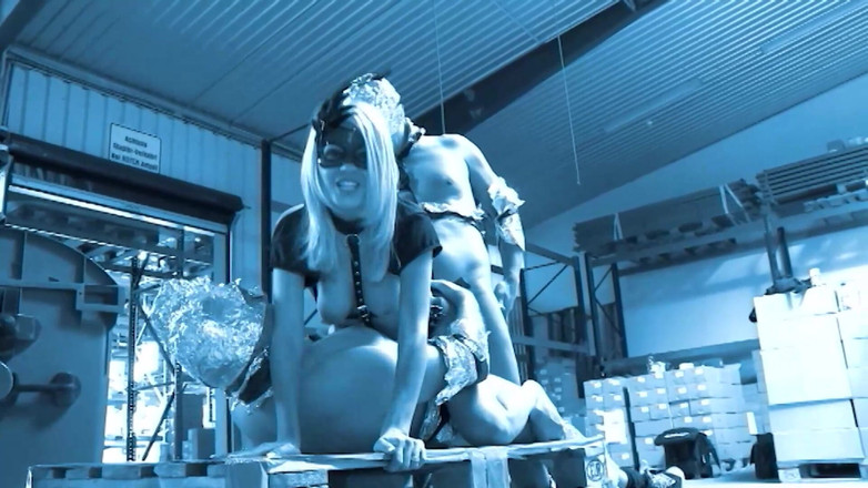 German BDSM MMV: Cena de dominação alemã - loira em equipamento de fetiche