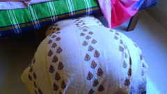 Aria Mia: Bos mengongkek pembantu rumah yang tersepit di bawah katil