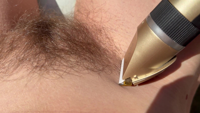 Cuteblonde666: Mijn bosje en beenhaar close-up bijsnijden
